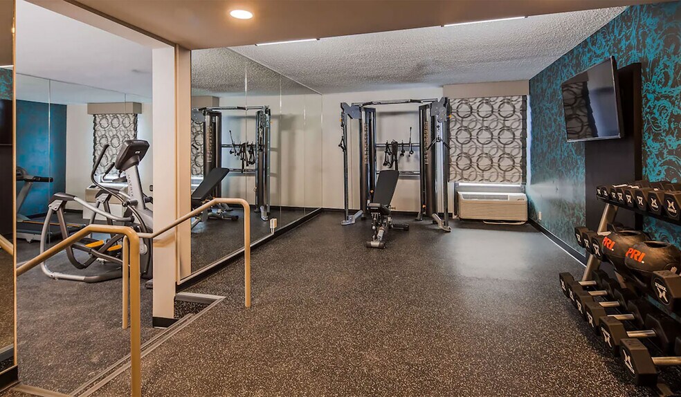 More Photos Of 604 1/2 Iaa Dr, Bloomington Hotel For Sale