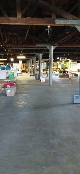 More Photos Of 806 W Us Highway 20, Michigan City Showroom For Lease