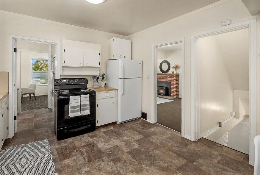 More Photos Of 5011 5th Ave NE, Seattle Apartments For Sale