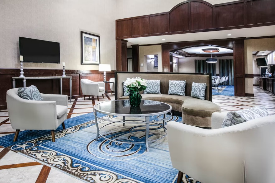 More Photos Of 431 Airport Fwy, Euless Hospitality For Sale