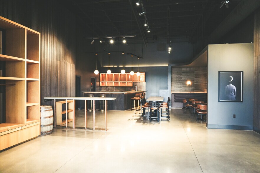 More Photos Of 2121 S Bellview Rd, Rogers Freestanding For Lease