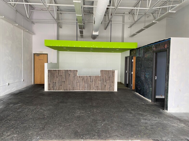More Photos Of 14267-14285 Bank St, Becker Freestanding For Lease
