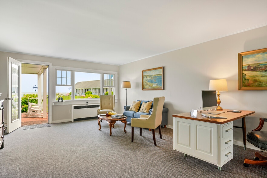 More Photos Of 196 Shore Rd, Chatham Hotel For Sale