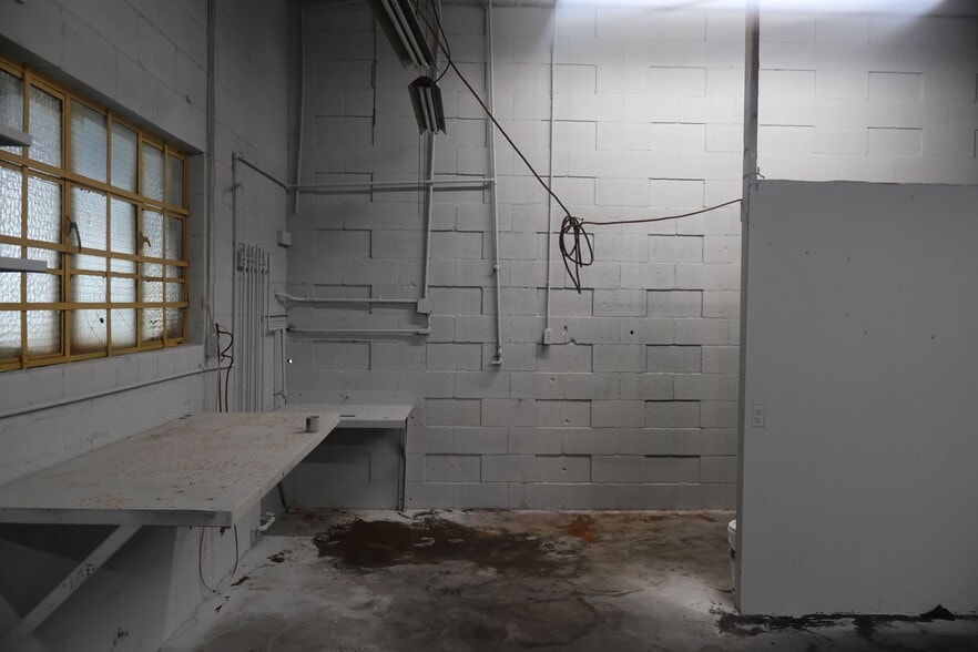 More Photos Of 13300 Burbank Blvd, Van Nuys Auto Repair For Sale