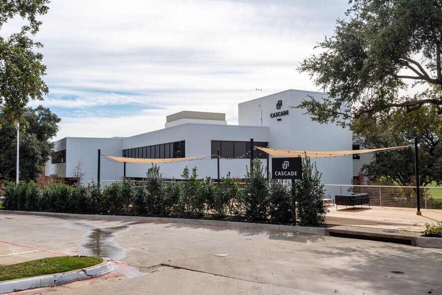 More Photos Of 104 Decker Ct, Irving Unknown For Lease