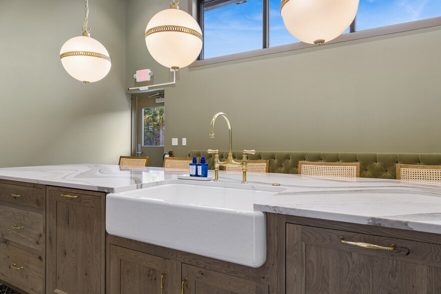 More Photos Of 3095 Soperton Dr, Bluffton Light Distribution For Sale