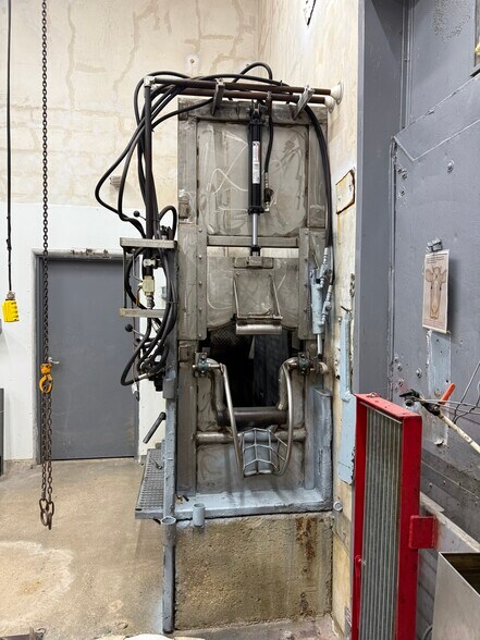 More Photos Of 3408 Industrial Rd E, Homedale Manufacturing For Sale