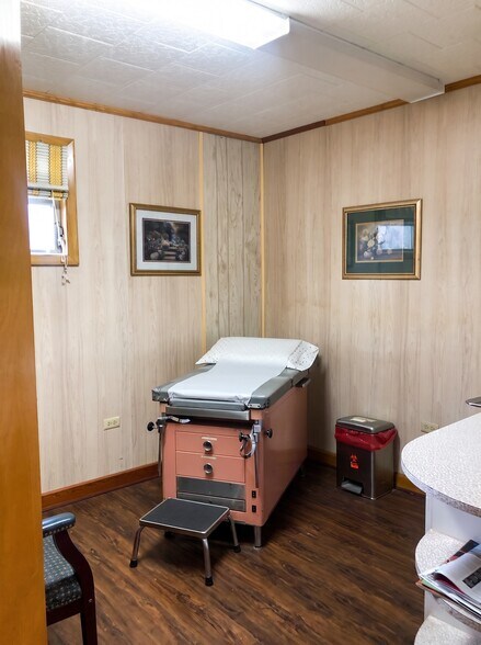 More Photos Of 302 W Main St, Bowling Green Healthcare For Sale