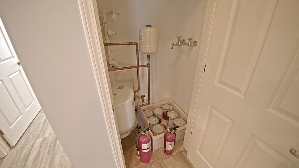 More Photos Of 239-243 River Park North Dr, Woodstock Office For Sale