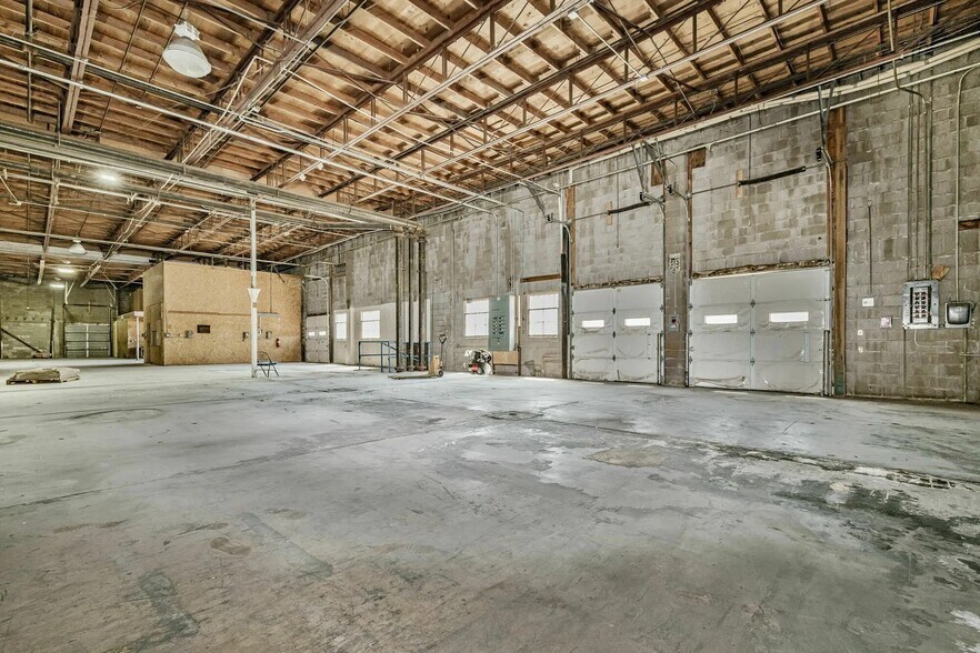 More Photos Of 907 SE 2nd Ave, Amarillo Warehouse For Lease