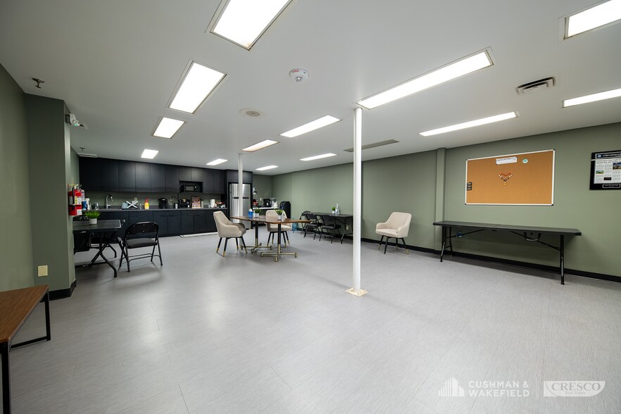 More Photos Of 850 E 72nd St, Cleveland Warehouse For Lease