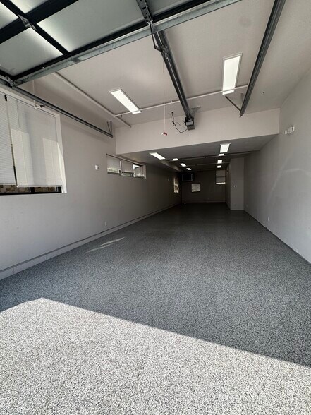 More Photos Of 4554 Forestdale Dr, Park City Light Manufacturing For Sale