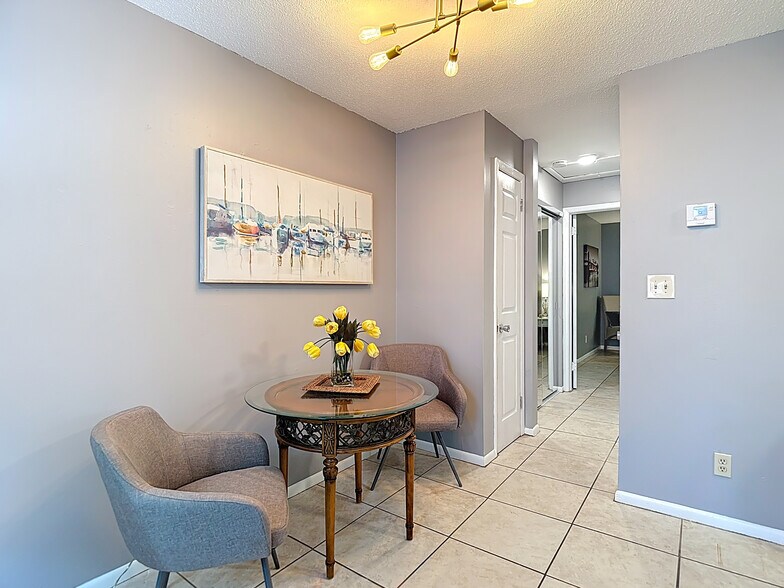 More Photos Of 139 SE Jefferson Cir N, Saint Petersburg Apartments For Sale