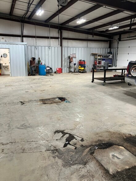 More Photos Of 2601 Olton Rd, Plainview Auto Repair For Sale