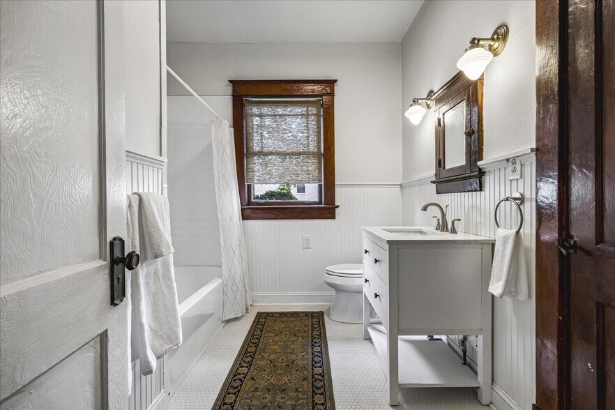 More Photos Of 2562 Sam Cooper Blvd, Memphis Office Residential For Sale