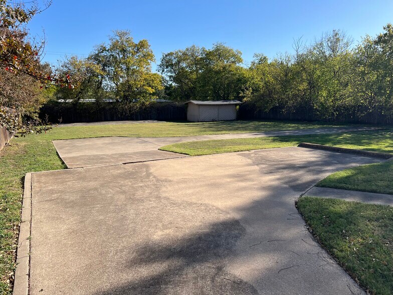 More Photos Of 6856 Boulevard 26, Richland Hills Freestanding For Lease