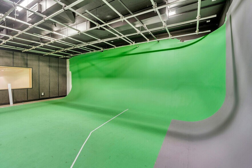 More Photos Of 535-547 W 45th St, New York Loft Creative Space For Lease