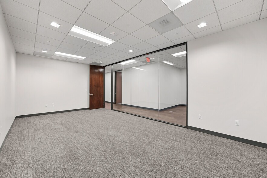 More Photos Of 5065-5075 Westheimer Rd, Houston Office For Lease