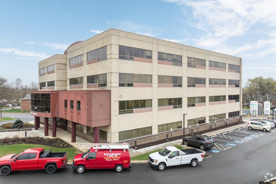 More Photos Of 700 W Lea Blvd, Wilmington Medical For Sale