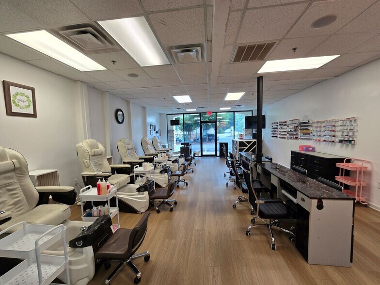 More Photos Of 2655 N Cobb Pky, Kennesaw Storefront For Lease