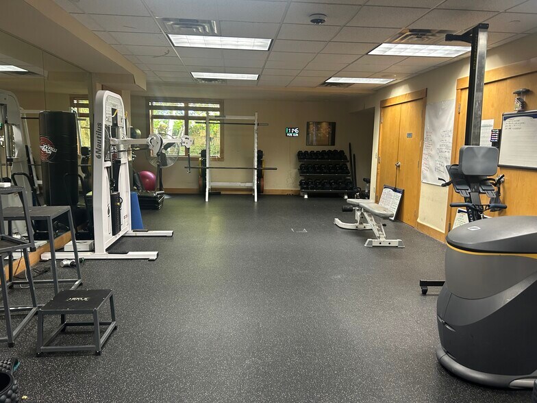 More Photos Of 181 S River Ridge Cir, Burnsville Office For Sale