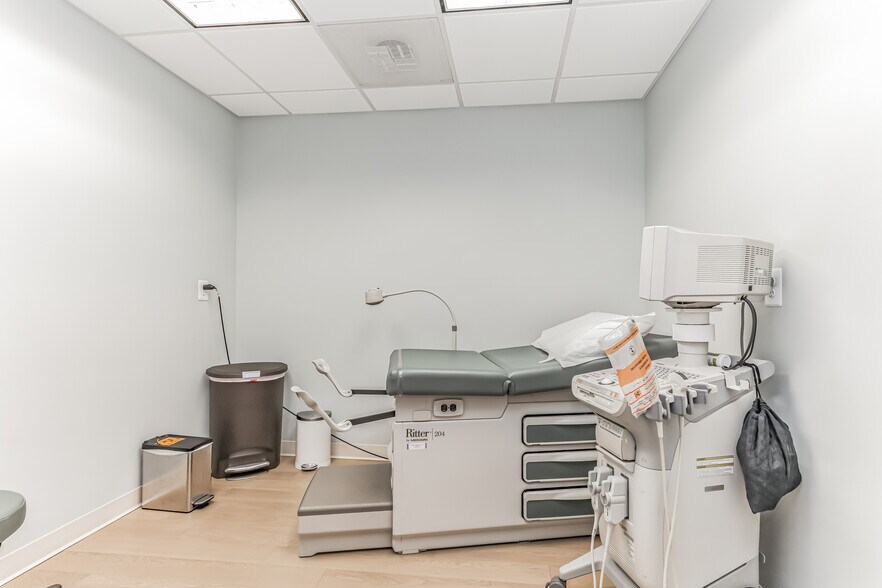 More Photos Of 131 Elden St, Herndon Medical For Sale