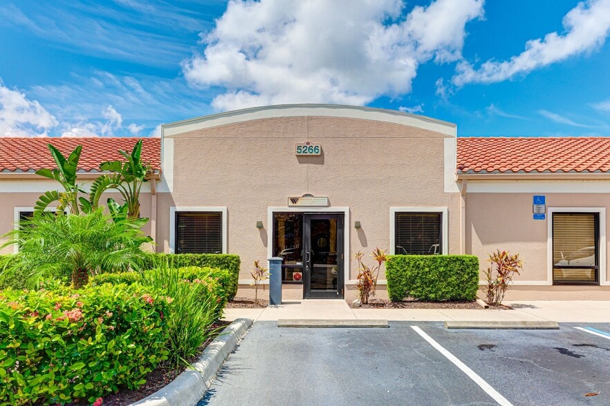 Primary Photo Of 5266 Office Park Blvd, Bradenton Medical For Lease