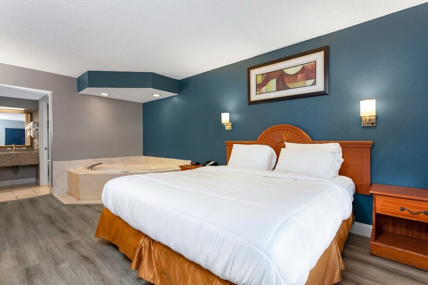 More Photos Of 2222 Highway 71, Marianna Hotel For Sale