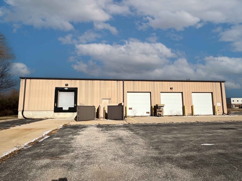 More Photos Of 422 Performance Dr, Cedar Falls Industrial For Sale