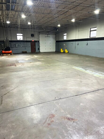 More Photos Of 115-119 Joey Dr, Elk Grove Village Warehouse For Sale