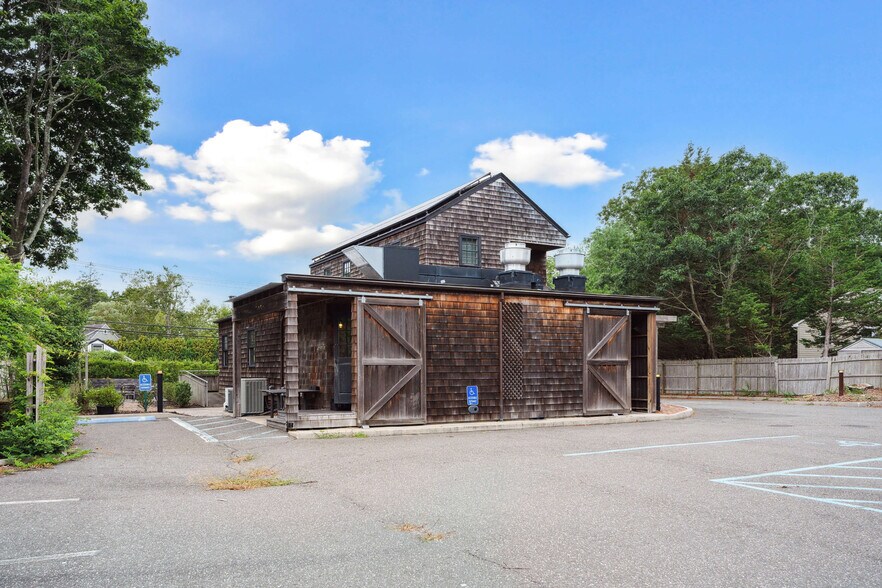 More Photos Of 203 Bridgehampton Tpke, Bridgehampton Restaurant For Sale