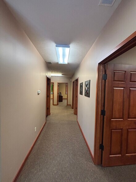 More Photos Of 1820-1824 N 169th Plz, Omaha Office For Lease