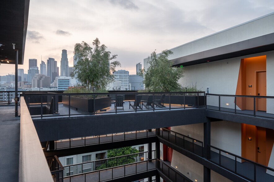 More Photos Of 107 S Hewitt St, Los Angeles Apartments For Lease