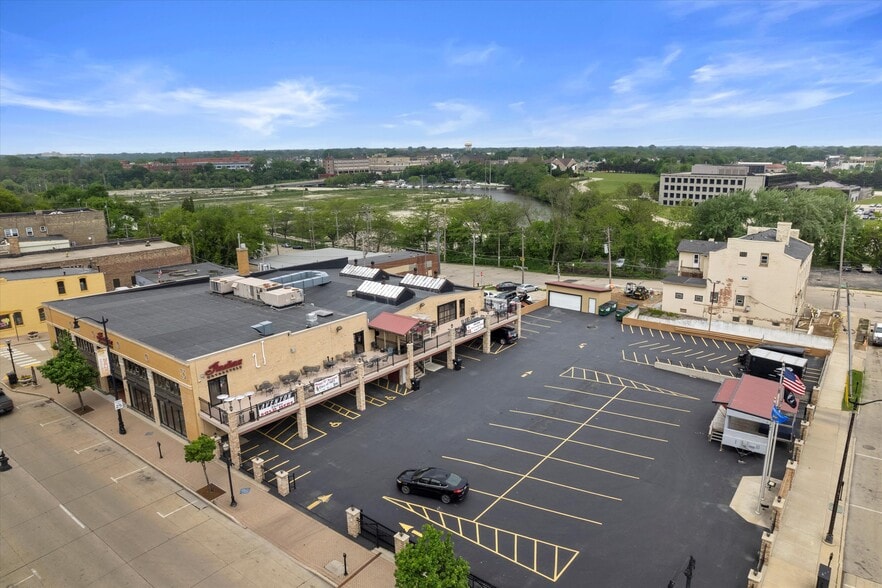 More Photos Of 522 6th St, Racine General Retail For Sale