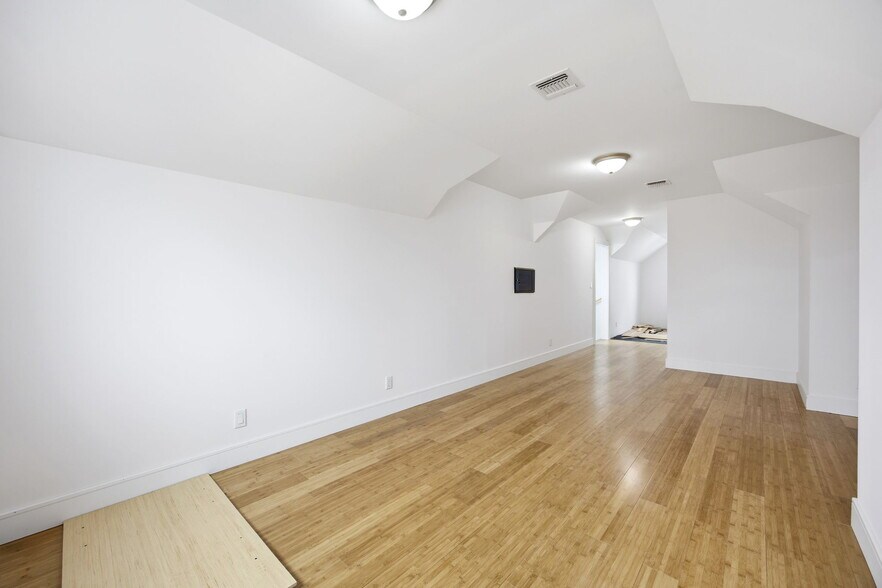 More Photos Of 96 Coale Ave, Staten Island Multifamily For Sale