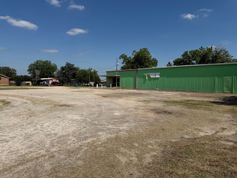 More Photos Of 201 W 2nd Ave, Nixon Warehouse For Sale