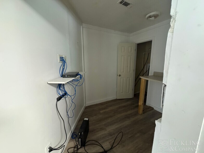 More Photos Of 411 Pea Ridge Rd, Eatonton Freestanding For Lease