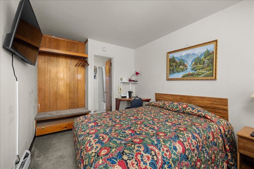 More Photos Of 1307 E Hwy 12, Harlowton Hotel For Sale