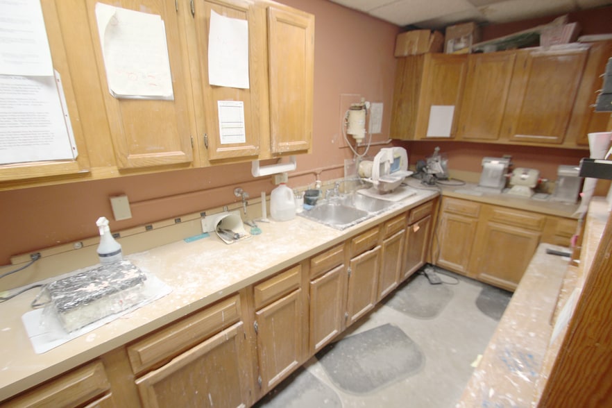 More Photos Of 16363 Pearl Rd, Strongsville Medical For Sale
