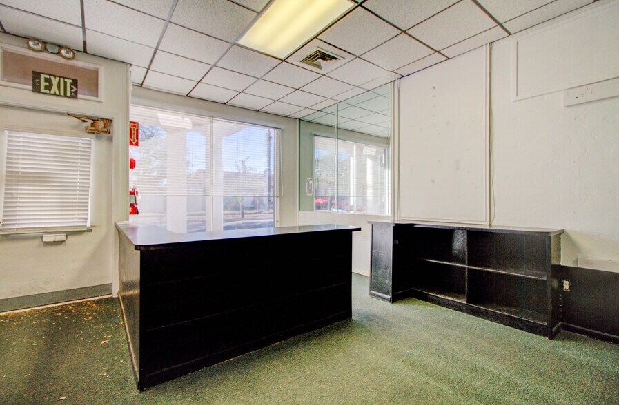 More Photos Of 1308 Wyoming St, Boulder City General Retail For Sale