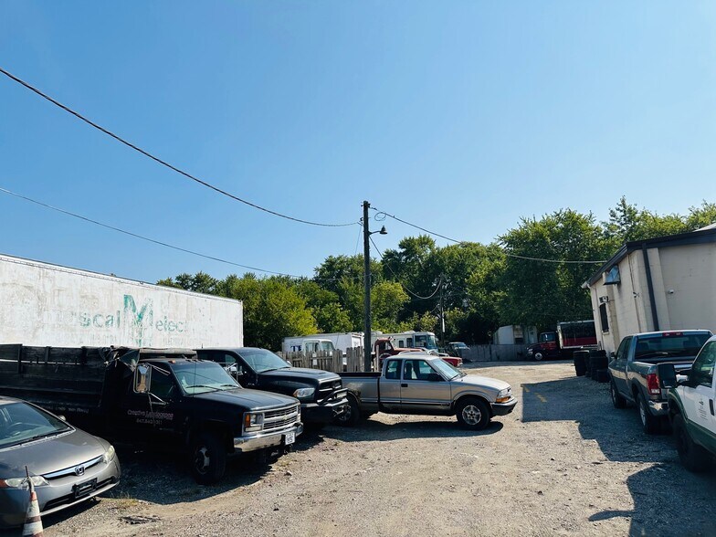 More Photos Of 3816 Grandview Ave, Gurnee Warehouse For Sale
