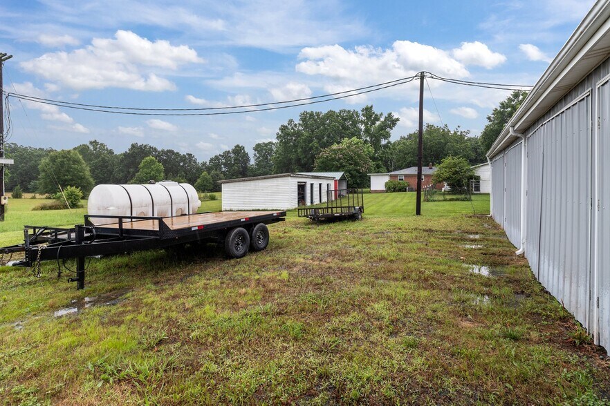 More Photos Of 704 N Central Ave, Locust Warehouse For Lease