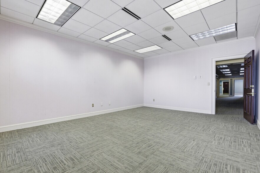 More Photos Of 201 W Main St, Laurens Medical For Lease