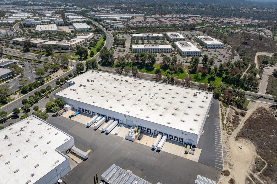 More Photos Of 25392 Commercentre Dr, Lake Forest Distribution For Lease