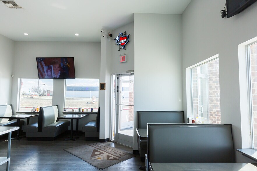 More Photos Of 1140 Kermit St, Plainview Restaurant For Sale
