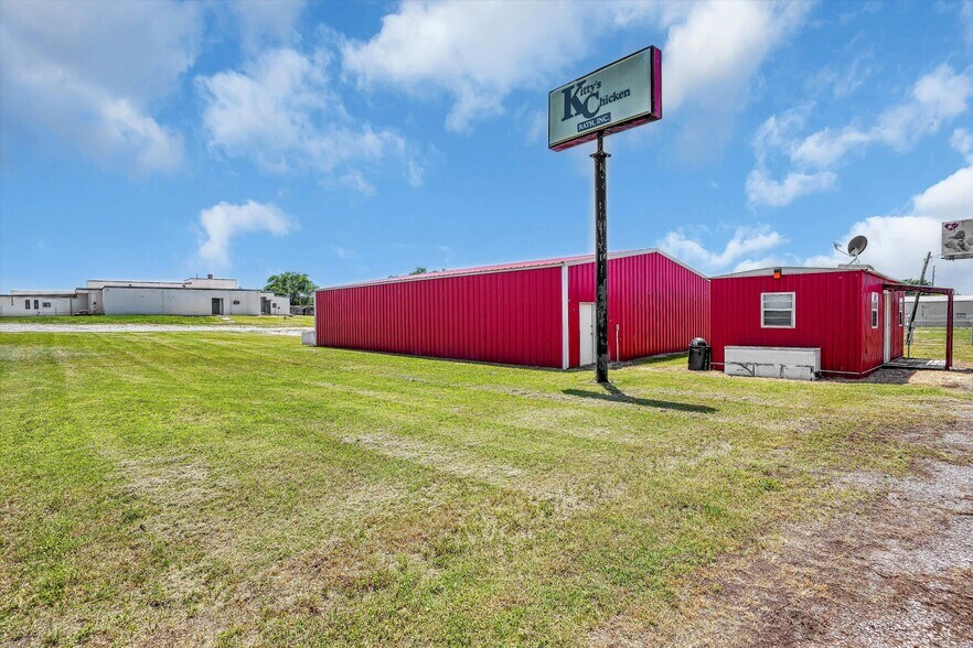 More Photos Of 908 E Apache Trail Rd, Apache Shelter For Sale