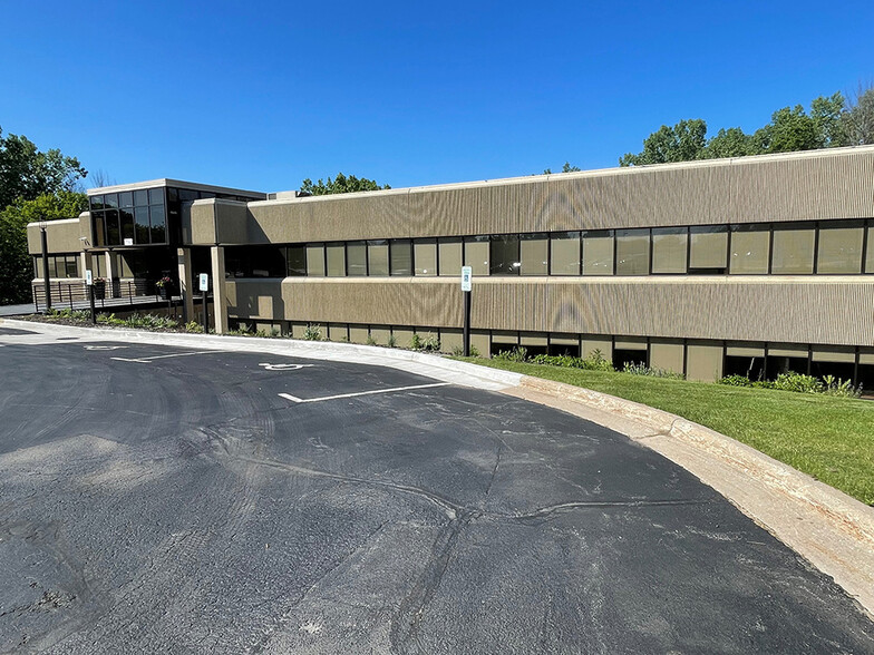 Primary Photo Of 1150 Springhurst Dr, Green Bay Medical For Lease