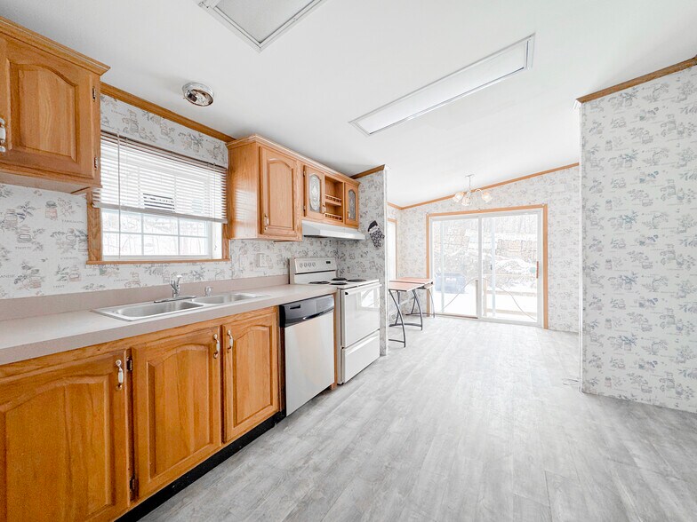 More Photos Of 25 Popes Ln, Danvers Flex For Sale