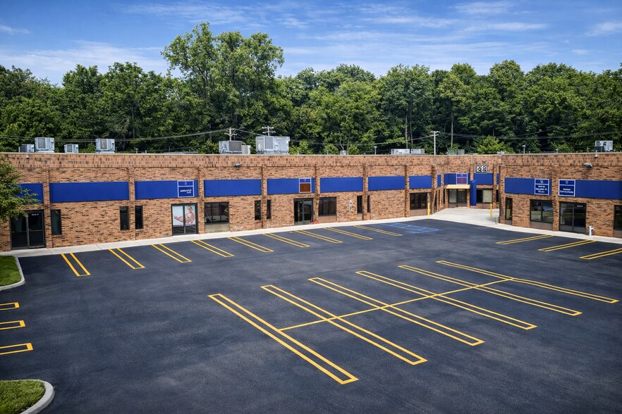 More Photos Of 21421 Hilltop St, Southfield Research And Development For Lease