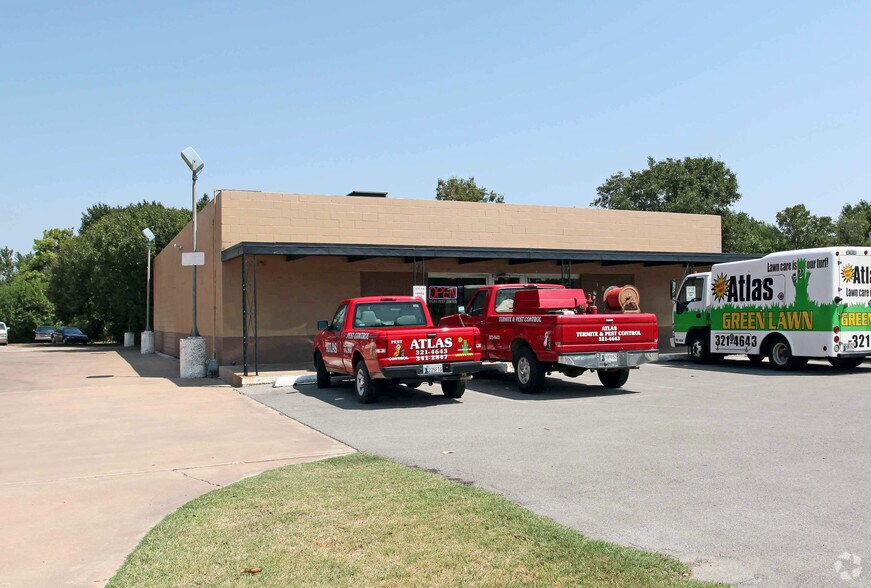 More Photos Of 1829 W Main St, Norman Freestanding For Sale